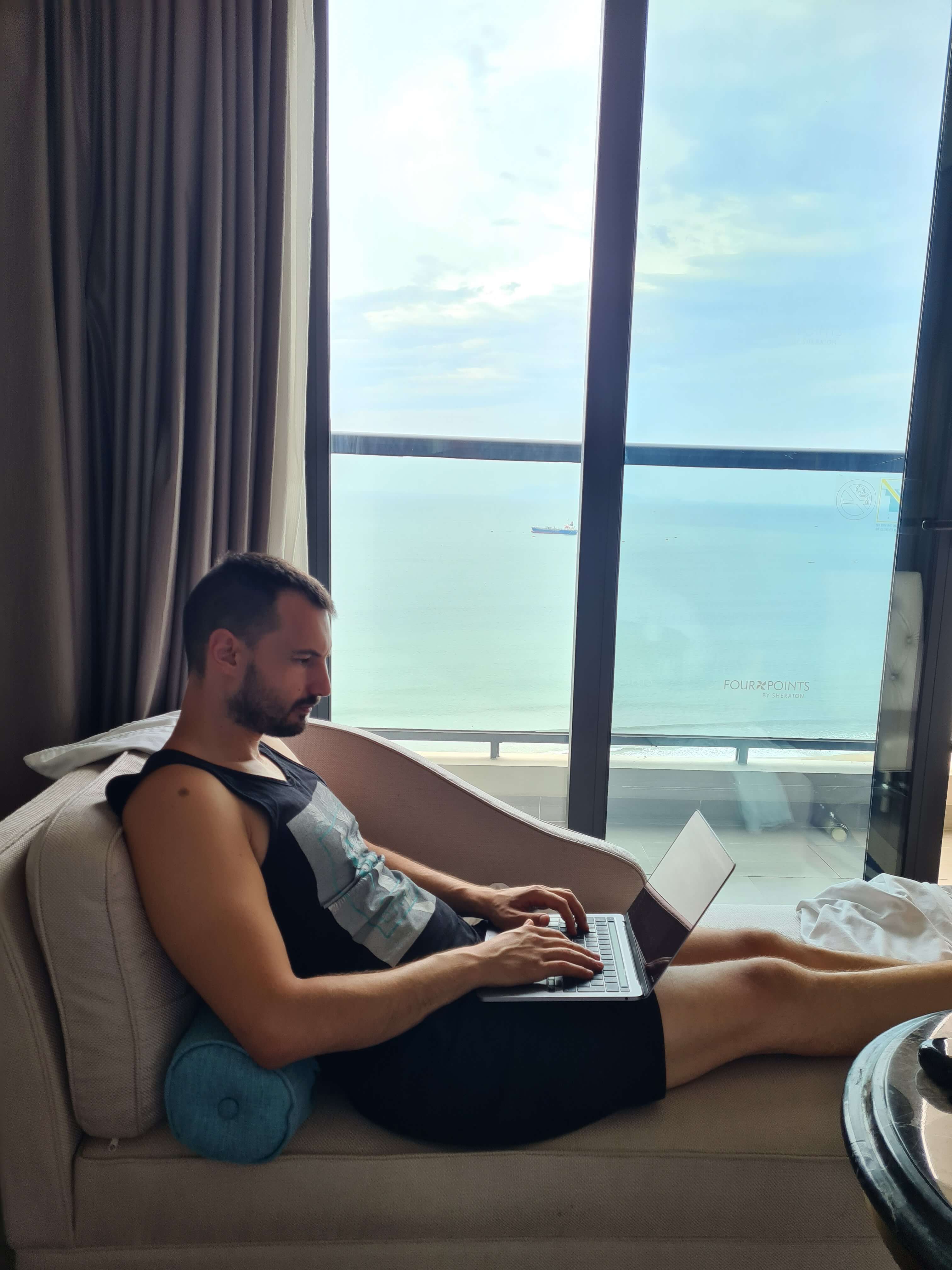 🇻🇳My Experience Working Remotely from Vietnam as a Software Engineer